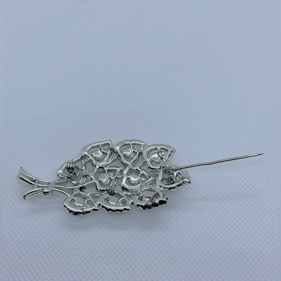 Signed Vintage CORO Brooch - Silver Leaves - Picture 4 of 4